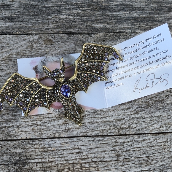 HEIDI DAUS Swarovski Crystal BAT Brooch Pin Mint Original Box Halloween Designer - Picture 5 of 16